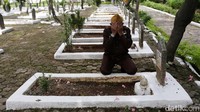 Veteran juga berdoa di samping makam para pahlawan.