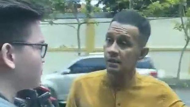 Viral pria pukul tongkat baseball