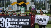 Aksi ini dilakukan oleh TuK Indonesia, Eksekutif Nasional Walhi dan Walhi Jakarta, Kamis (10/11/2022).