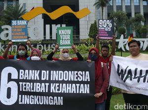 Walhi Beraksi di Kantor Bank Mandiri, Ada Apa?