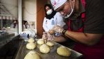 Warga Binaan Lapas Palembang Belajar Bikin Roti