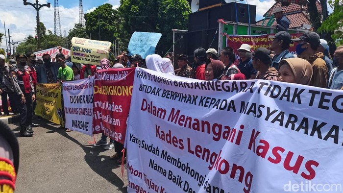 Warga Lengkong demo lagi desak kades yang dituding zina dicopot, Kamis (10/11/2022).