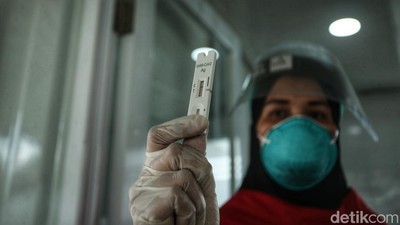 COVID-19 Kembali Melonjak, DKI Jadi Penyumbang Kasus Terbanyak
