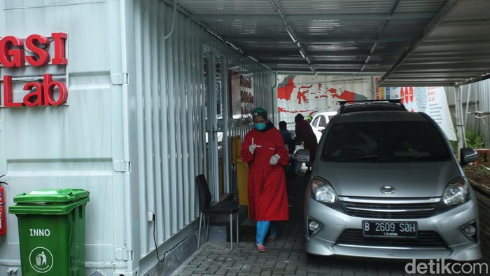 Pemerintah melaporkan adanya tambahan kasus baru positif Corona pada Kamis (10/11) sebanyak 6.294 kasus. Kasus COVID-19 terbanyak yaitu terjadi di DKI Jakarta.