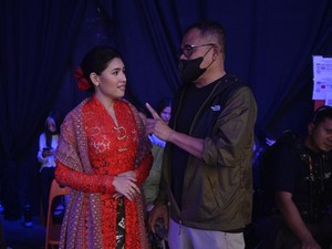 Meleburnya Teatrikal-Sinematik dalam Serial Musikal Payung Fantasi