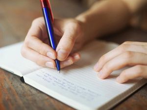 70 Contoh Pantun Nyindir Secara Halus Tapi Menohok, Siap-siap Kena Mental!