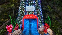 Bertepatan dengan momen Natal, festival ini juga menampilkan pohon natal yang yang tinggi, indah, dan ikonik di Prudential Christmas Tree. (dok Bandara Changi)
