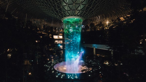 Bandara Changi kembali menggelar Changi Festival Village di Terminal 3 dan air terjun Jewel. (dok Bandara Changi) Bandara Changi kembali menggelar Changi Festival Village di Terminal 3 dan air terjun Jewel. (dok Bandara Changi)