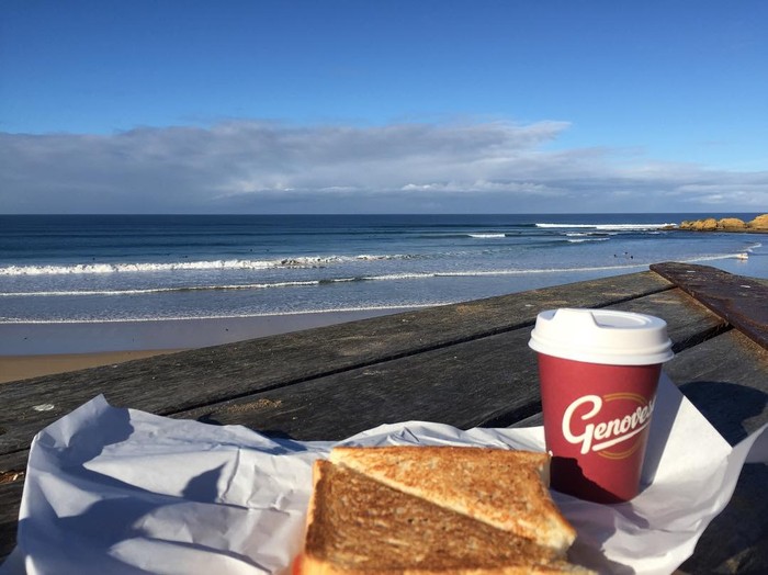 Di Tempat Peselancar Ngopi Ini Bisa Nikmati Indahnya Panorama Tepi Pantai Di Tempat Peselancar Ngopi Ini Bisa Nikmati Indahnya Panorama Tepi Pantai