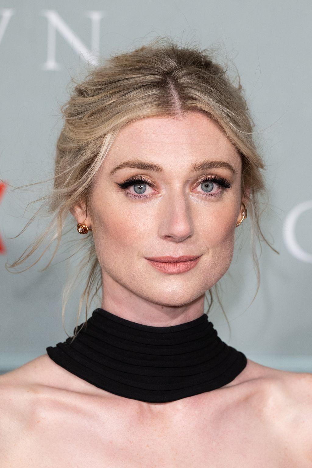 LONDON, ENGLAND - NOVEMBER 08: Elizabeth Debicki attends 