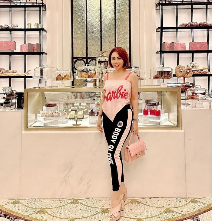Galeri Femmy Permatasari Potret Femmy Permatasari Asyik Ngopi di Korea Pascaoperasi Plastik