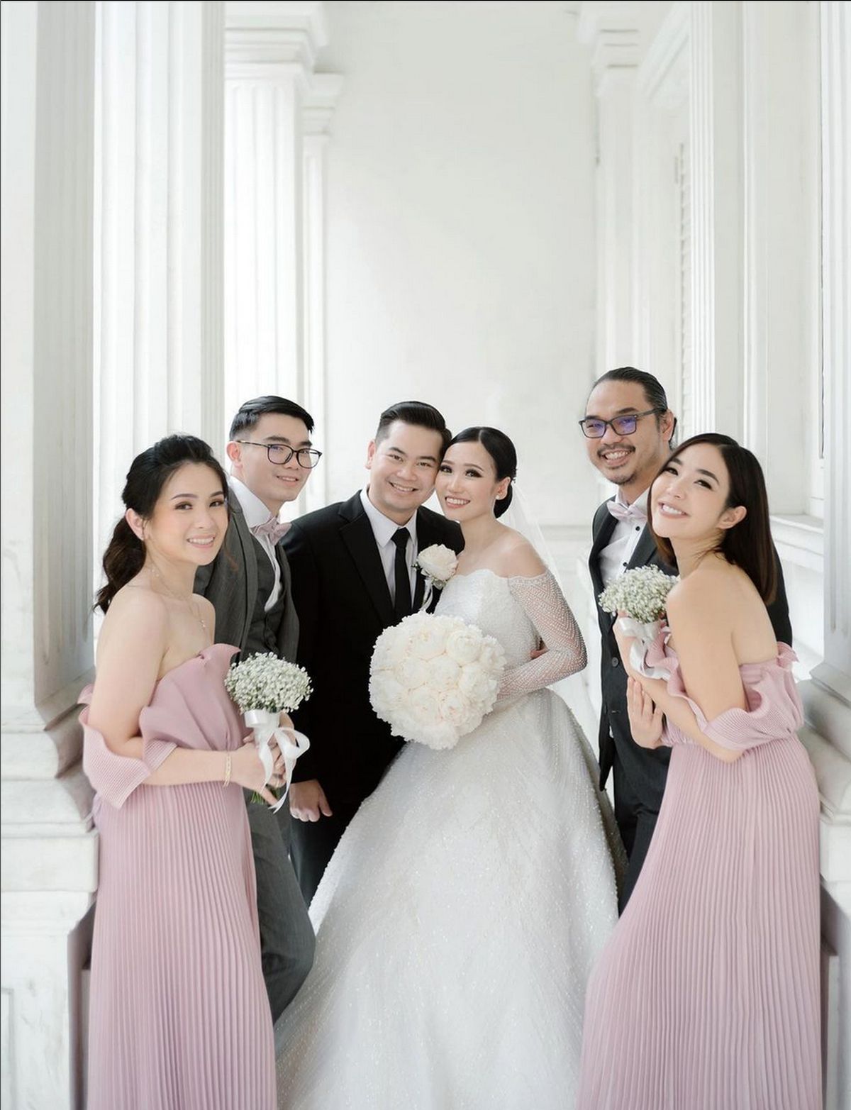 Bridesmaid dan groomsmen sales