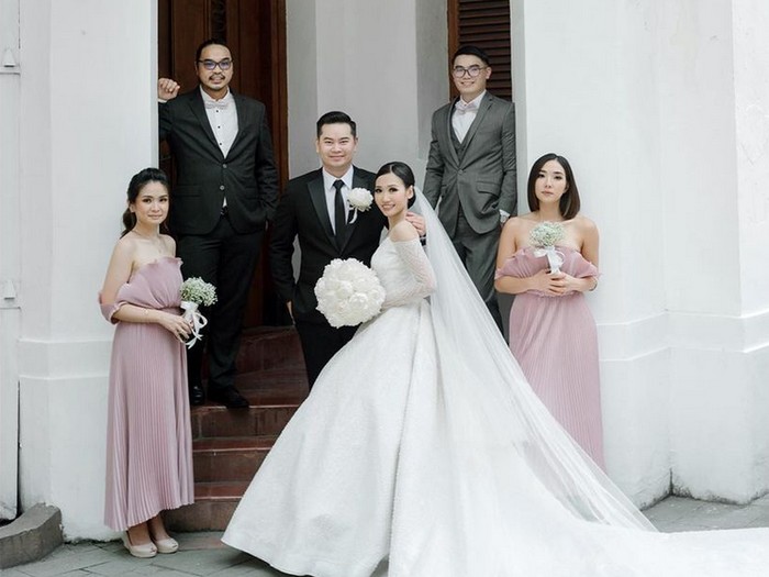 Tugas bridesmaid dan groomsmen. Foto: Instagram/@toto_fotografio @gisel_la Tugas bridesmaid dan groomsmen. Foto: Instagram/@toto_fotografio @gisel_la