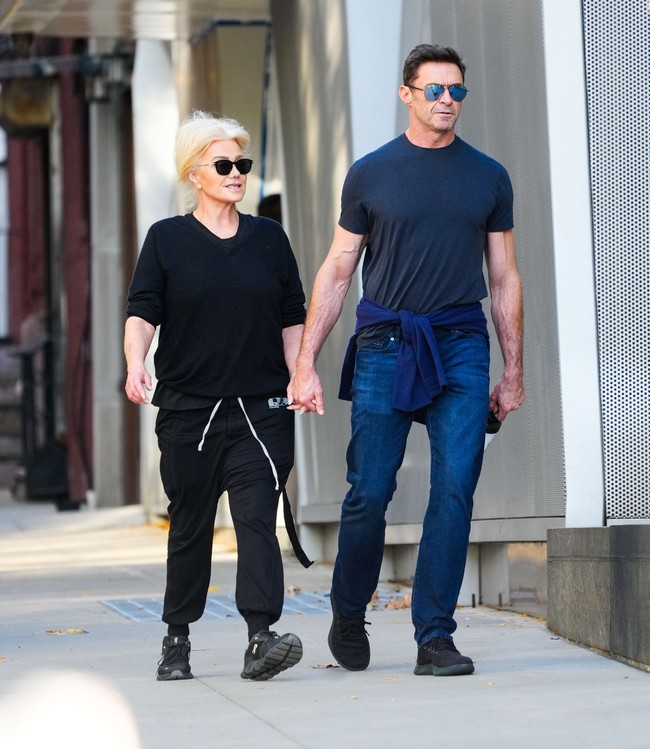 Deborra juga sempat ditanya tipe pria seperti apa yang cocok buat Hugh. Kalau Hugh gay, dia pasti akan pacaran dengan Brad Pitt. Bukan berarti Brad juga gay. Kamu pasti tahu maksud saya, katanya. (Foto: GC Images/Gotham)