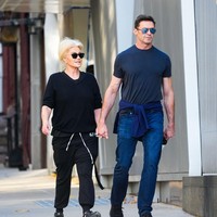 Deborra juga sempat ditanya tipe pria seperti apa yang cocok buat Hugh. Kalau Hugh gay, dia pasti akan pacaran dengan Brad Pitt. Bukan berarti Brad juga gay. Kamu pasti tahu maksud saya, katanya. (Foto: GC Images/Gotham)