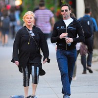 Walau sering terlihat mesra, pernikahan mereka tetap tak luput dari gosip tak sedap. Santer terdengar kabar bahwa Hugh Jackman gay dan menikah hanya sebagai kamuflase. Rumor tersebut diperkuat dengan jarak usia yang terpaut jauh. Hugh lebih muda 13 tahun dari sang istri. (Foto: GC Images/Robert Kamau)