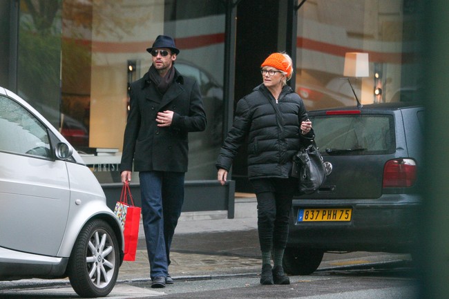 Jika dia gay, tidak apa-apa, dia pasti akan bilang. Rumor ini sudah kelewat batas. Sangat mengganggu karena itu tidak benar, kata Deborra membela sang suami dan pernikahannya. (Foto: GC Images/Marc Piasecki)