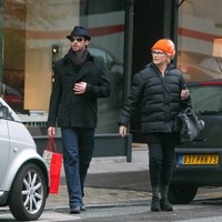 Jika dia gay, tidak apa-apa, dia pasti akan bilang. Rumor ini sudah kelewat batas. Sangat mengganggu karena itu tidak benar, kata Deborra membela sang suami dan pernikahannya. (Foto: GC Images/Marc Piasecki)