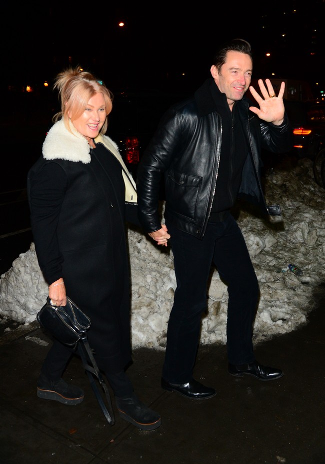 Saking seringnya mendengar rumor tersebut, Deborra semakin santai menanggapinya. Ia bahkan sering bercanda bahwa Hugh memang seorang homoseksual. Dia sudah gay sejak lama, aku juga mengaku gay saat main film Shame. Mereka terkejut setelah mendengar aku menikah, selorohnya. (Foto: GC Images/Raymond Hall)