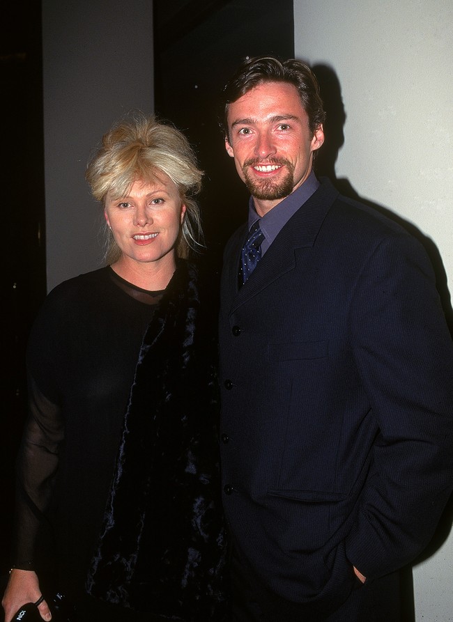 Saat perceraian di Hollywood adalah hal yang biasa, pernikahan Hugh Jackman dan Deborra-Lee Furness justru semakin langgeng. Sudah hampir 26 tahun mereka bersama sebagai sepasang suami-istri. Foto ini diambil pada 1997 atau setahun setelah keduanya menikah pada April 1996. (Foto: Getty Images/Patrick Riviere)