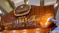 F&N menawarkan produk susu evaporasi. Di booth-nya, mereka menjual Thai tea dengan daun teh asli Thailand seharga Rp 10.000 saja.