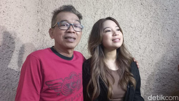 Jarwo Kwat dan putrinya, Putri Anjani