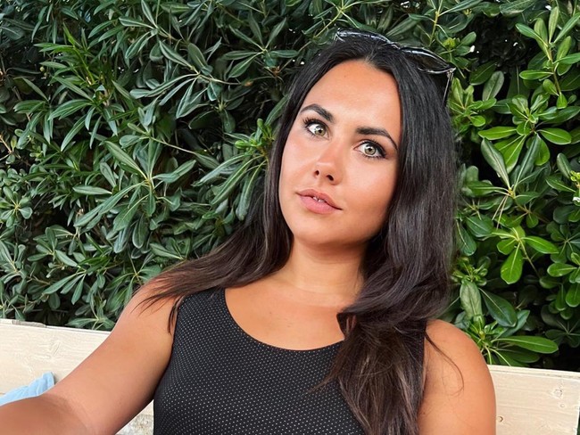 Jenny juga memiliki akun OnlyFans. Di platform tersebut dia menjual konten dewasa dirinya bersama pasangannya. Foto: dok. Facebook