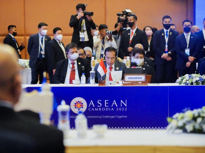 Jokowi dan Airlangga di KTT ASEAN