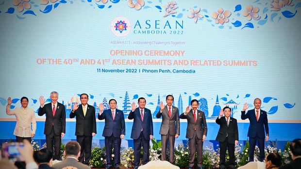 Jokowi dan Iriana Hadiri Pembukaan KTT ASEAN