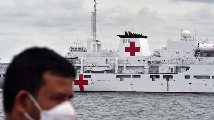 Kapal Rumah Sakit China Daishan Dao-866 tiba di Teluk Jakarta, Tanjung Priok, Kamis (10/11/2022). Kepala Staf Angkatan Laut Laksamana TNi Yudo Margono mengatakan kehadiran Kapal CIna Daishan Dao-866 di Teluk Jakarta itu dalam rangka port visit atau kunjungan pelabuhan dan akan melakukan kegiatan pengobatan yang masih harus menunggu izin dari Kementerian Kesehatan.