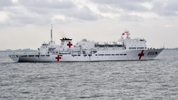 Kapal Rumah Sakit China Daishan Dao-866 tiba di Teluk Jakarta, Tanjung Priok, Kamis (10/11/2022). Kepala Staf Angkatan Laut Laksamana TNi Yudo Margono mengatakan kehadiran Kapal CIna Daishan Dao-866 di Teluk Jakarta itu dalam rangka port visit atau kunjungan pelabuhan dan akan melakukan kegiatan pengobatan yang masih harus menunggu izin dari Kementerian Kesehatan.
