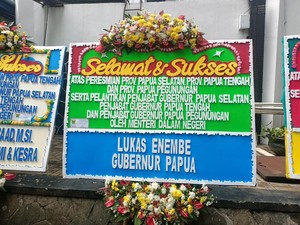 3 Pj Gubernur Provinsi Baru Papua Dilantik, Lukas Enembe Kirim Karangan Bunga