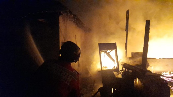 Kebakaran warung makan di Kuningan.
