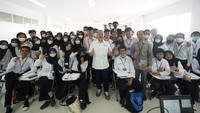 Lulusan wisudawan Akmet, lanjut Mendag Zulkifli Hasan, akan memenuhi kebutuhan sumber daya manusia pada sektor industri dengan basis keilmuan metrologi dan instrumentasi. Para wisudawan akan memenuhi lebih dari 251 kantor Unit Metrologi Legal (UML) yang saat ini tersebar di 509 kabupaten dan kota di Indonesia.