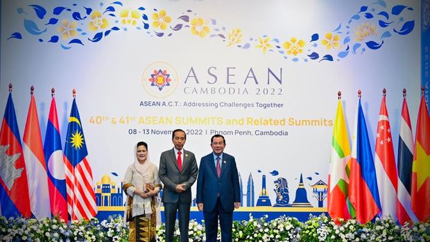 KTT ASEAN 2022 dilaksanakan di Phnom Penh, Kamboja. Dilaporkan, KTT ASEAN 2022 membahas hubungan antara ASEAN dengan pihak luar diikuti permasalahan di Myanmar.