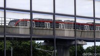 Pihaknya menargetkan di bulan Maret 2023 masyarakat sudah bisa menjajal moda transportasi ini dalam rangka uji coba operasional yang dilakukan Juni 2023.