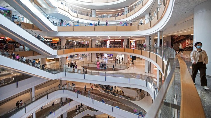 Wushang Dream Plaza resmi dibuka pada 9 November 2022. Mal ini menjadi tempat perbelanjaan tunggal dalam ruangan yang paling besar di dunia.