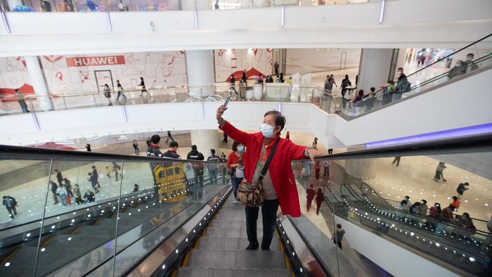 Wushang Dream Plaza resmi dibuka pada 9 November 2022. Mal ini menjadi tempat perbelanjaan tunggal dalam ruangan yang paling besar di dunia.