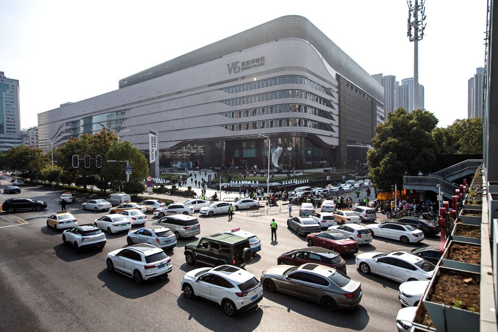 Wushang Dream Plaza resmi dibuka pada 9 November 2022. Mal ini menjadi tempat perbelanjaan tunggal dalam ruangan yang paling besar di dunia.