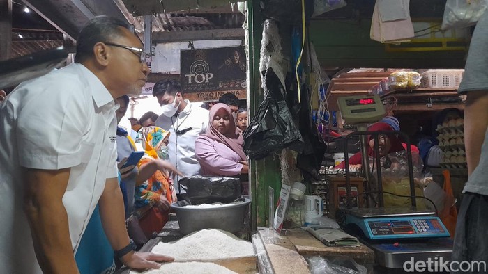 Mendag Zulkifli Hasan saat berkunjung ke Pasar Tanjungsari.