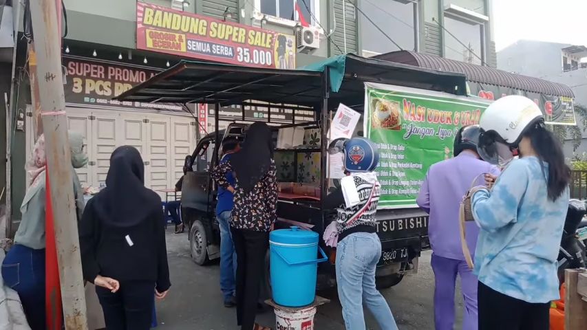 Mobil toko beromzet tinggi