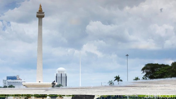 Menteri BUMN Erick Thohir mengatakan, pemerintah punya cita-cita membangun 10 kota baru yang besar, tidak hanya Jakarta tapi juga Ibu Kota Negara (IKN) yang baru. Bandung, Surabaya juga akan ditata lagi agar lebih cantik. Menteri BUMN Erick Thohir mengatakan, pemerintah punya cita-cita membangun 10 kota baru yang besar, tidak hanya Jakarta tapi juga Ibu Kota Negara (IKN) yang baru. Bandung, Surabaya juga akan ditata lagi agar lebih cantik.