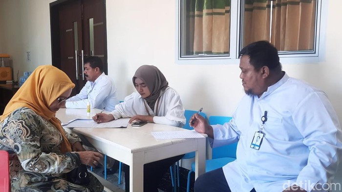Nasabah korban tabungan raib Bank Sulselbar hadiri pertemuan tertutup yang digelar pihak bank.