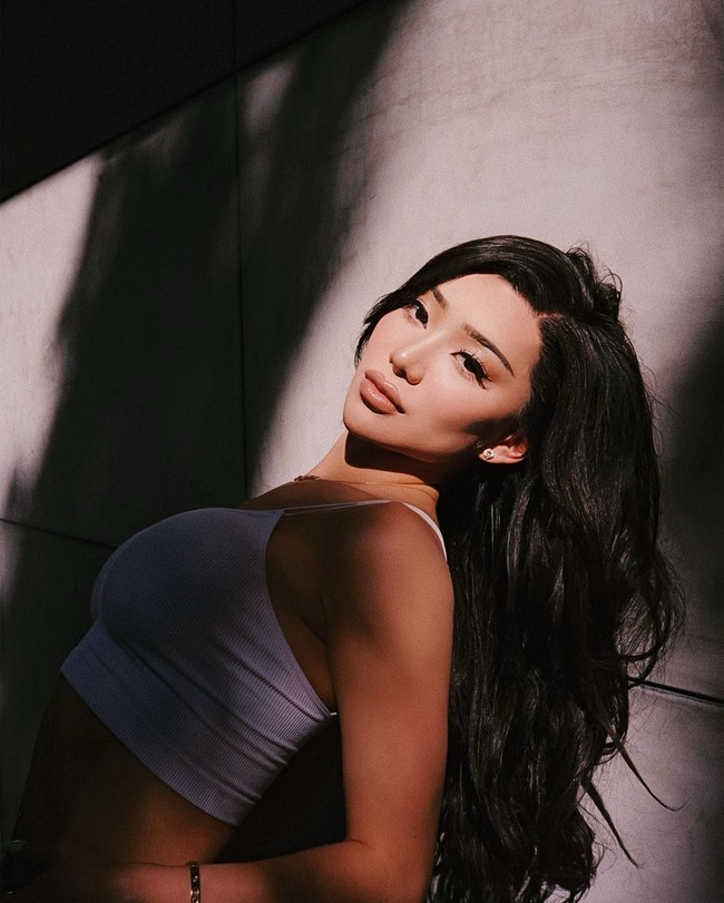 Nikita Dragun pun ditahan di penjara pria setelah menimbulkan kehebohan dan berjalan tanpa busana di The Goodtime Hotel. Dilansir Local 10 News, pihak keamanan hotel telah berusaha membuatnya berhenti sebelum akhirnya memanggil polisi.Foto: Instagram @nikitadragun