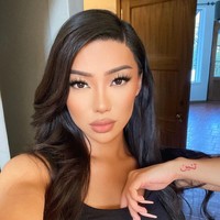Nikita Dragun yang dikenal sebagai selebgram dan kreator konten baru-baru ini ditahan di kepolisian Miami, AS diduga karena menyebabkan kegaduhan di sebuah hotel. Wanita yang meluncurkan brand kosmetik, Dragun Beauty, itu juga disebut menyerang petugas. Foto: Instagram @nikitadragun
