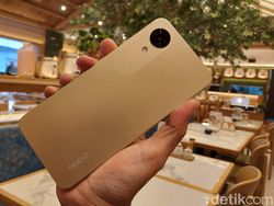 Menggenggam Oppo A17k, HP Sejutaan Tampilan Mewah