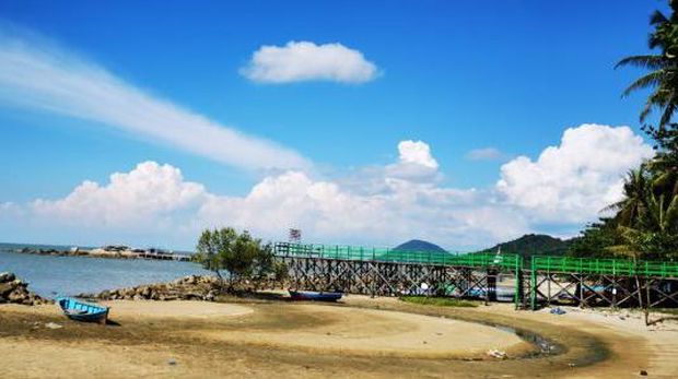 Pantai Batu Burung Singkawang