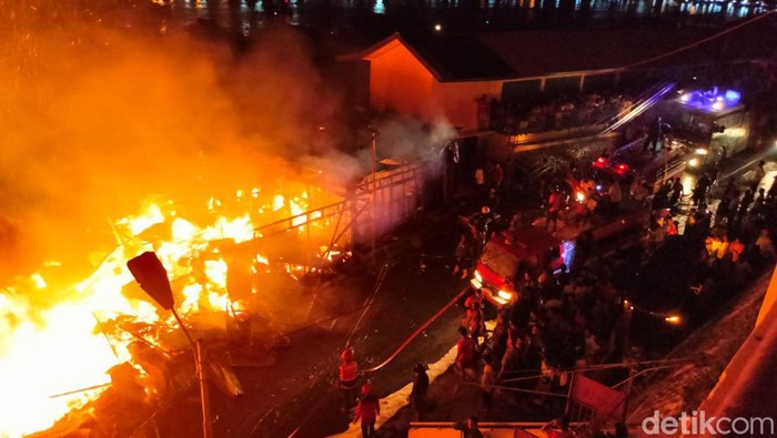Kebakaran hebat terjadi di kawasan Pasar Inpres Dok IX, Kelurahan Tanjung Ria Distrik Jayapura Utara, Kota Jayapura, Papua.