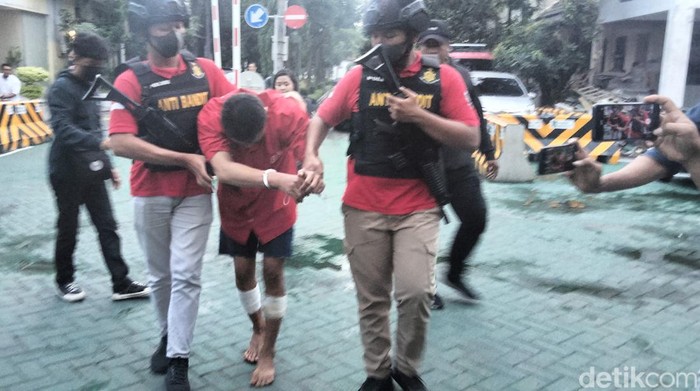 pelaku curanmor ditembak kaki
