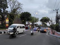 Pemberlakuan ganjil genap dilakukan selama sepekan hingga 17 November 2022. Terdapat 10 titik ruas jalan yang diberlakukan ganjil genap. Foto: I Wayan Sui Suadnyana